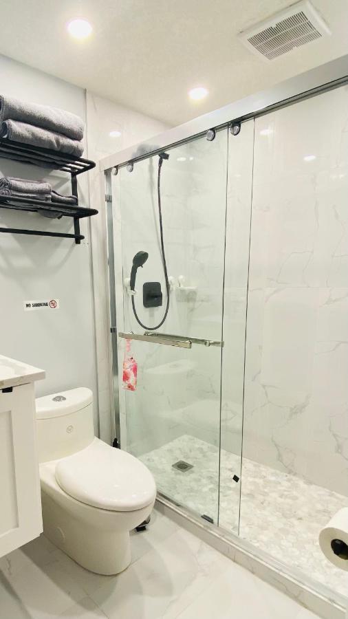 Cozy Basement Suite-溫馨小屋 Designated Parking YYC Esterno foto