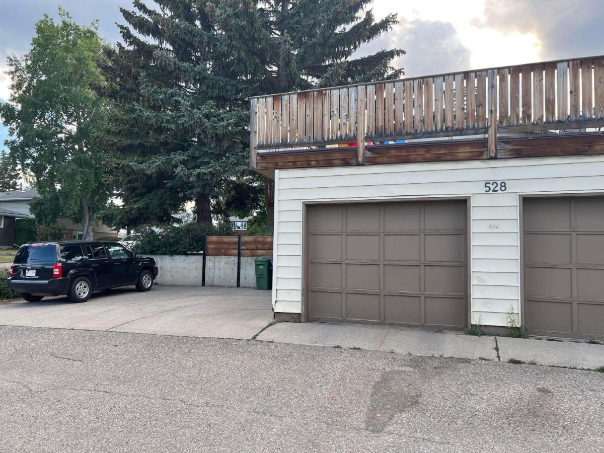 Cozy Basement Suite-溫馨小屋 Designated Parking YYC Esterno foto