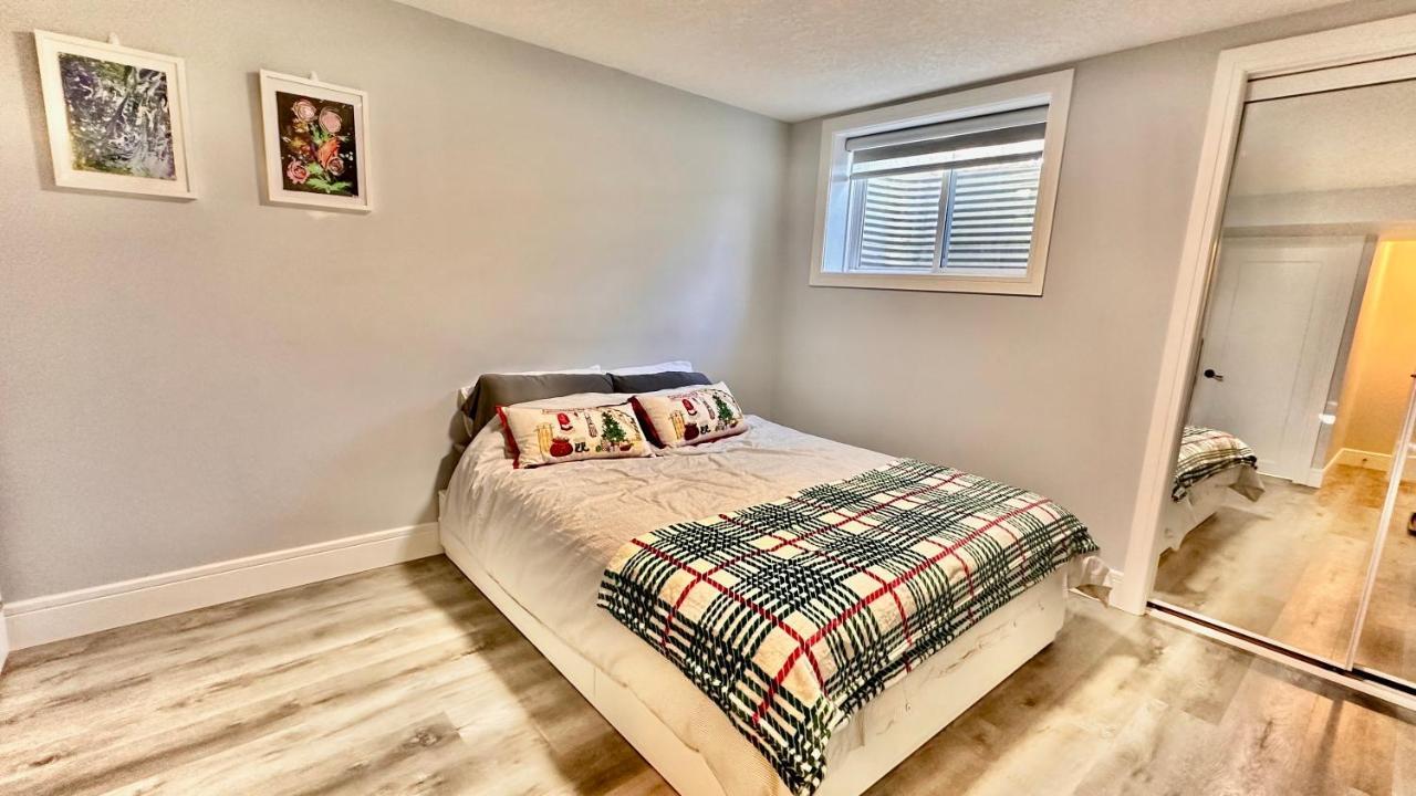 Cozy Basement Suite-溫馨小屋 Designated Parking YYC Esterno foto