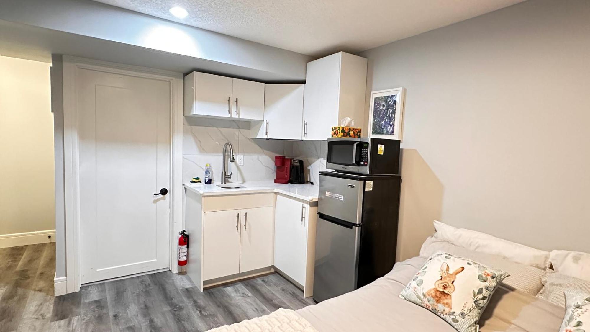 Cozy Basement Suite-溫馨小屋 Designated Parking YYC Esterno foto